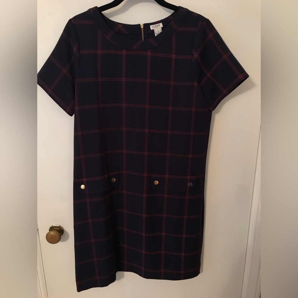 Jcrew size 4 short sleeve navy plaid shirt dress. Cute pocket detail